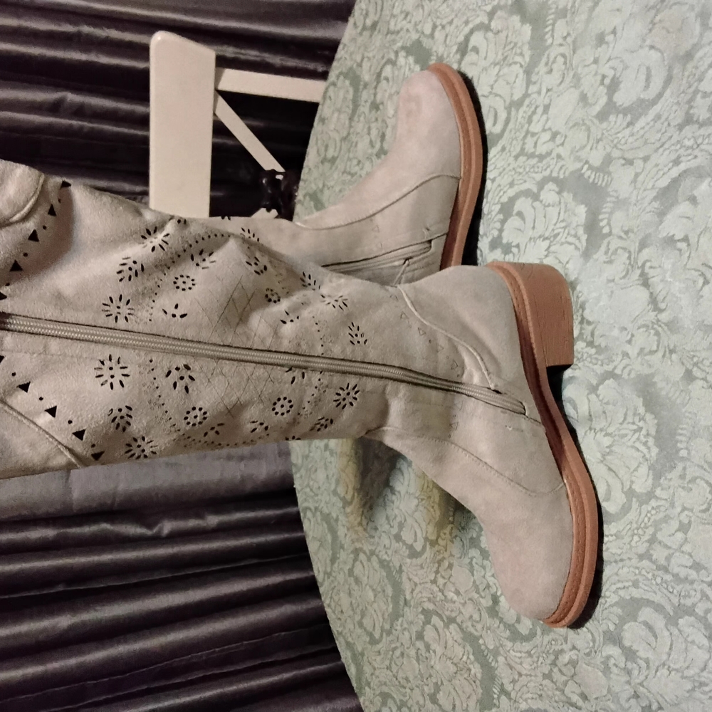 Women's Gray Suede Boots